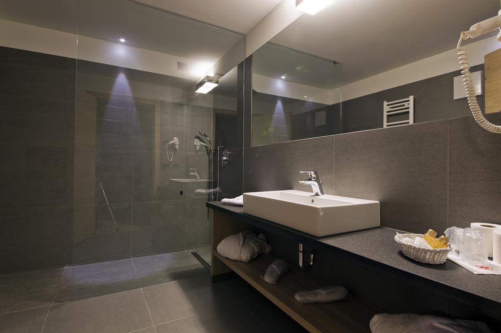 Design & Suite Hotel Ciarnadoi Vigo di Fassa Ruang foto