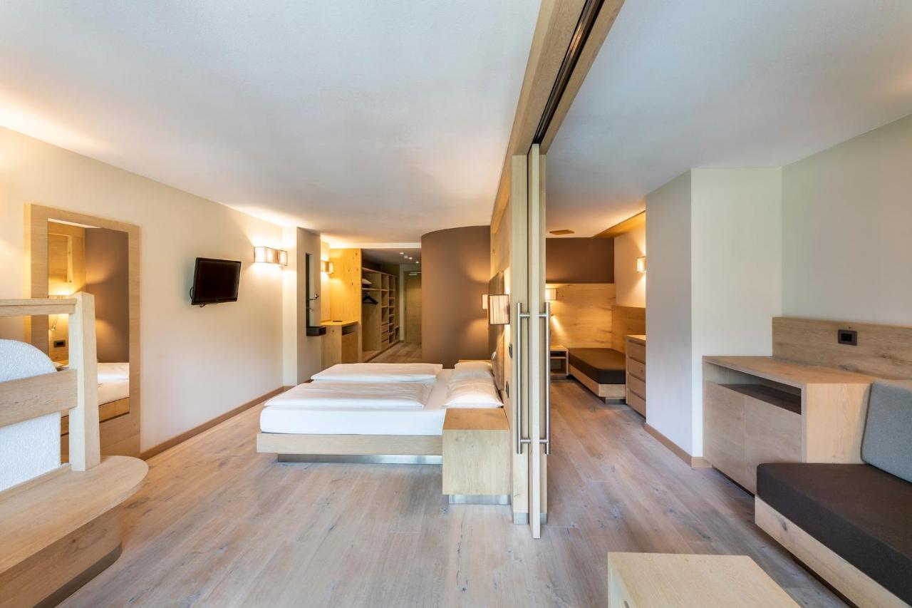 Design & Suite Hotel Ciarnadoi Vigo di Fassa Bagian luar foto