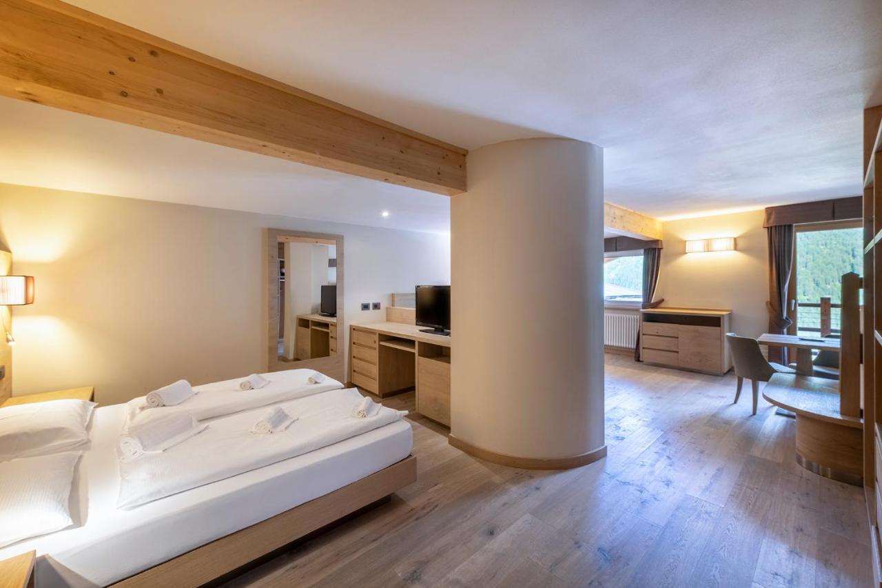 Design & Suite Hotel Ciarnadoi Vigo di Fassa Bagian luar foto