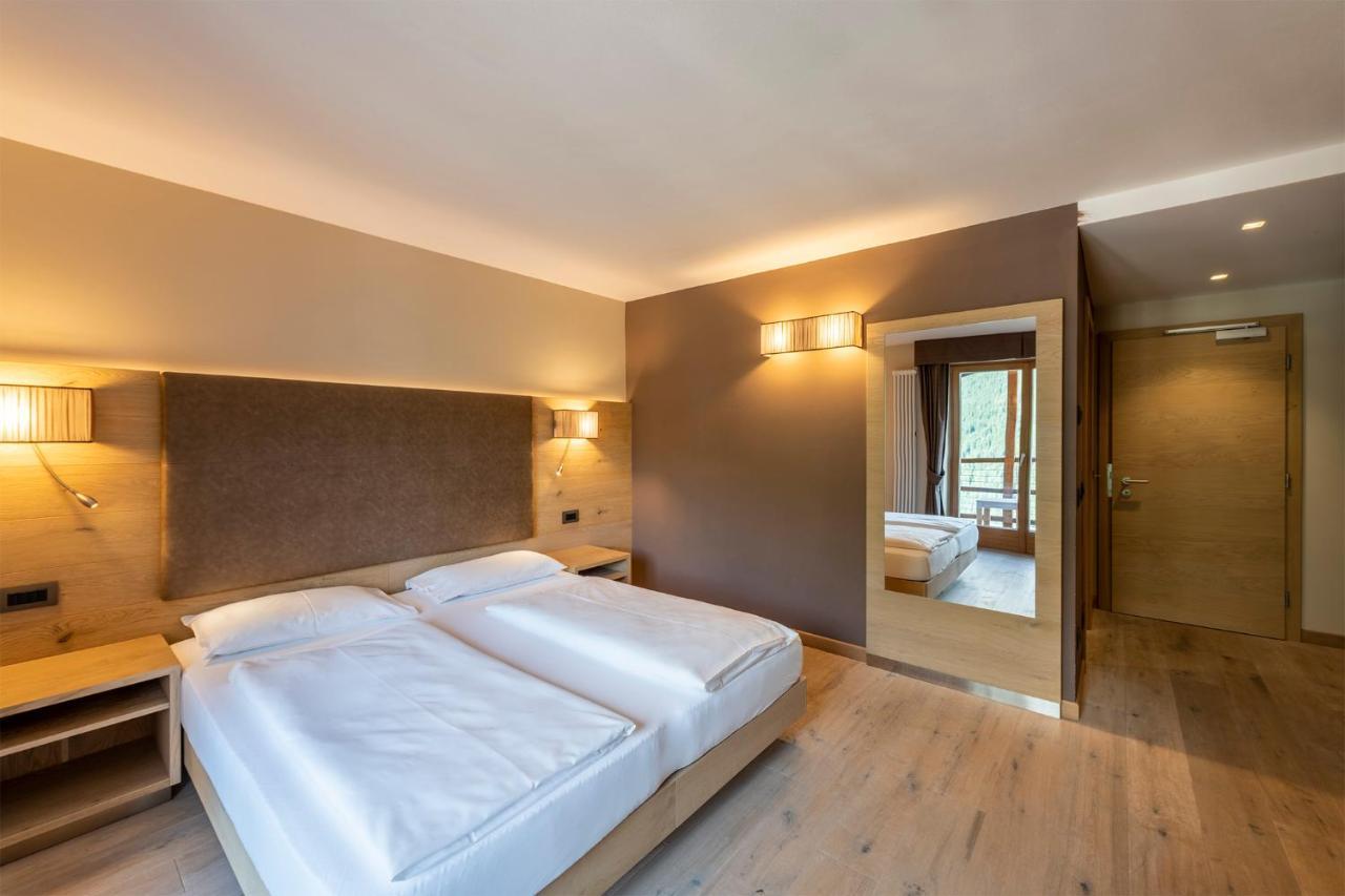 Design & Suite Hotel Ciarnadoi Vigo di Fassa Bagian luar foto