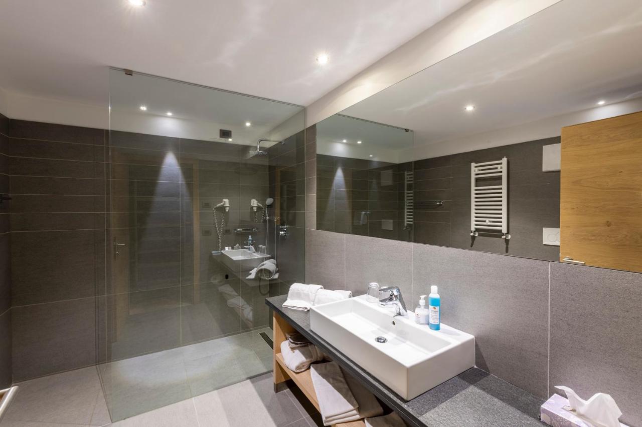 Design & Suite Hotel Ciarnadoi Vigo di Fassa Bagian luar foto