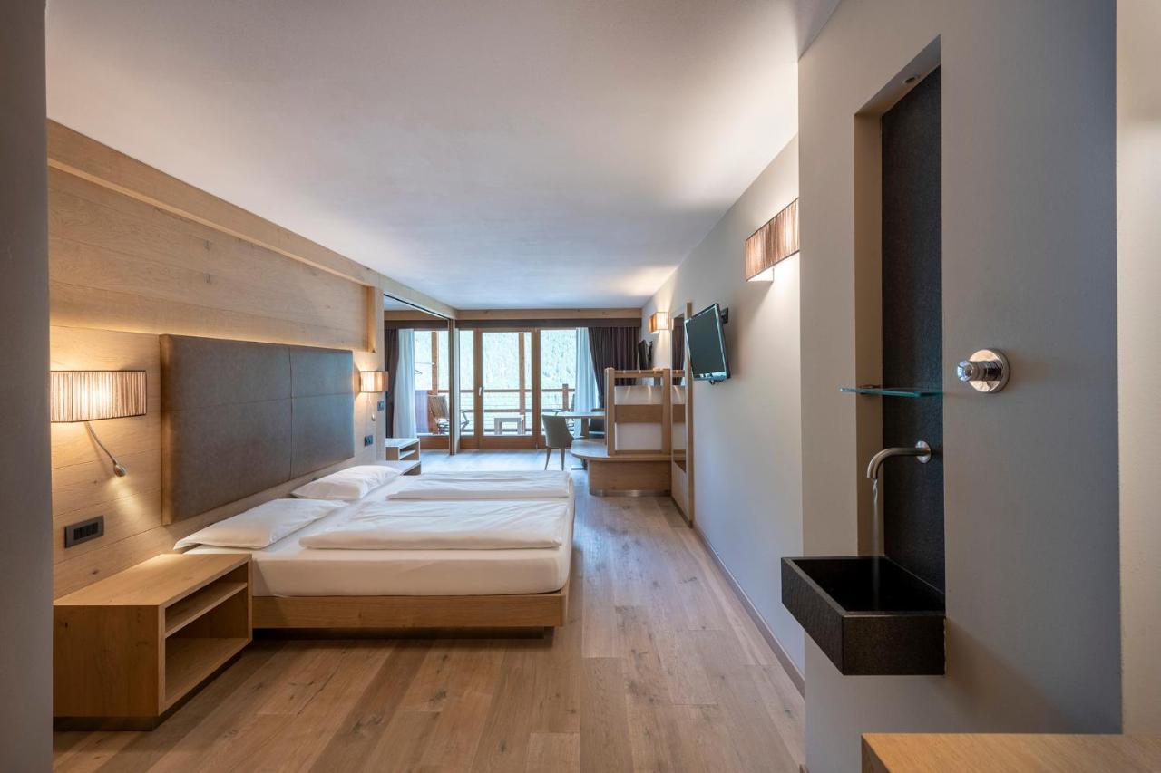 Design & Suite Hotel Ciarnadoi Vigo di Fassa Bagian luar foto