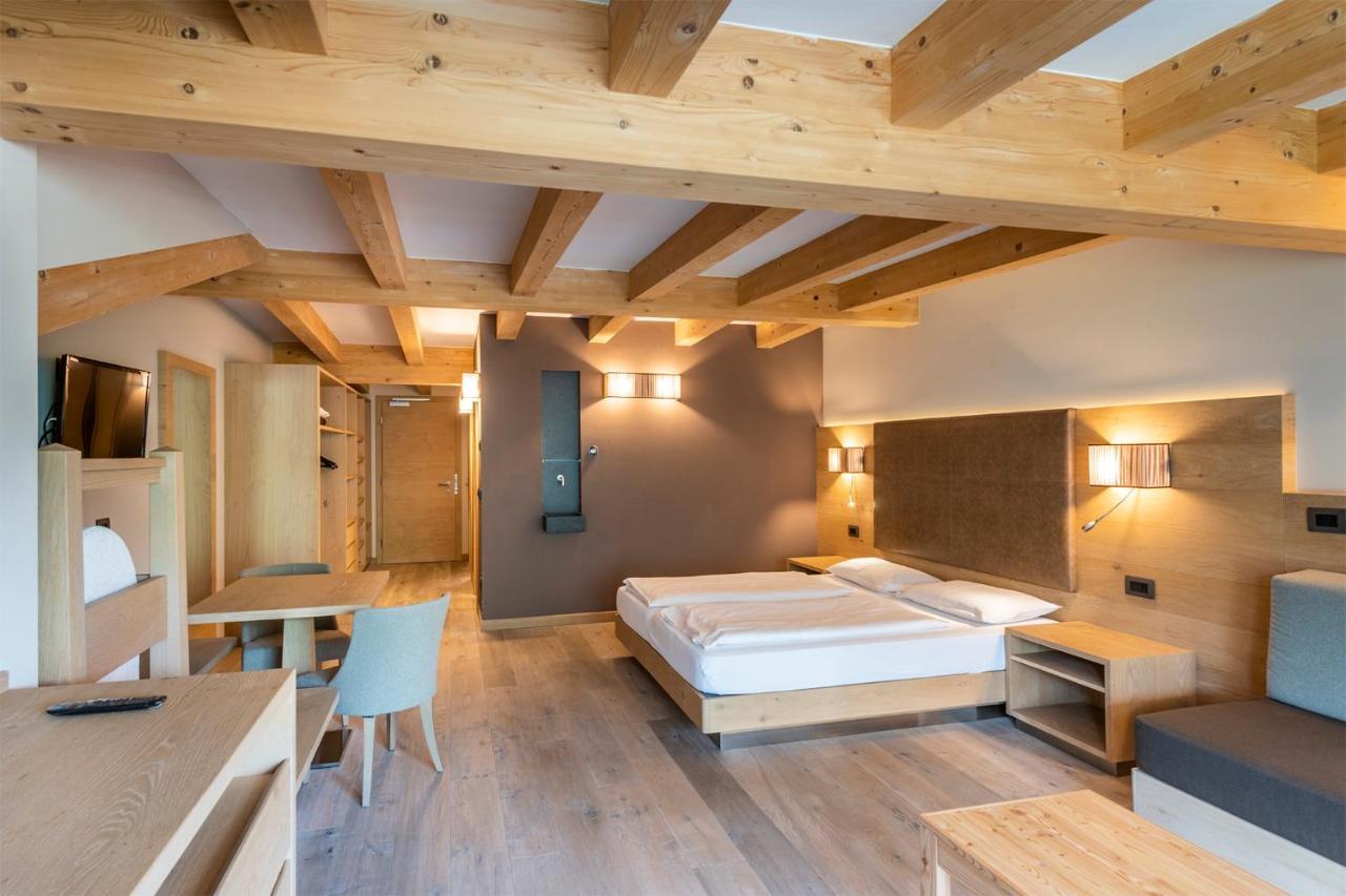 Design & Suite Hotel Ciarnadoi Vigo di Fassa Bagian luar foto