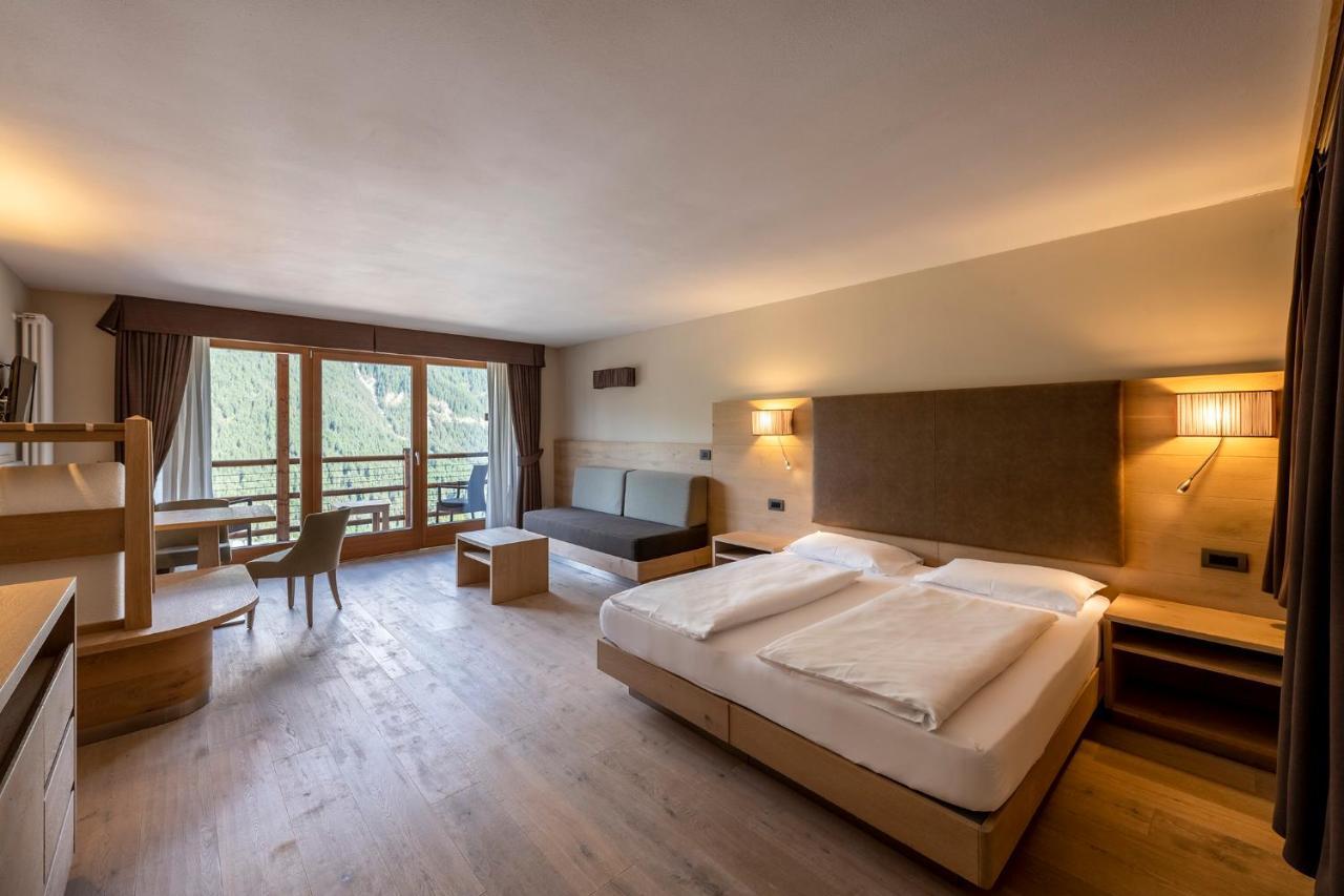 Design & Suite Hotel Ciarnadoi Vigo di Fassa Bagian luar foto