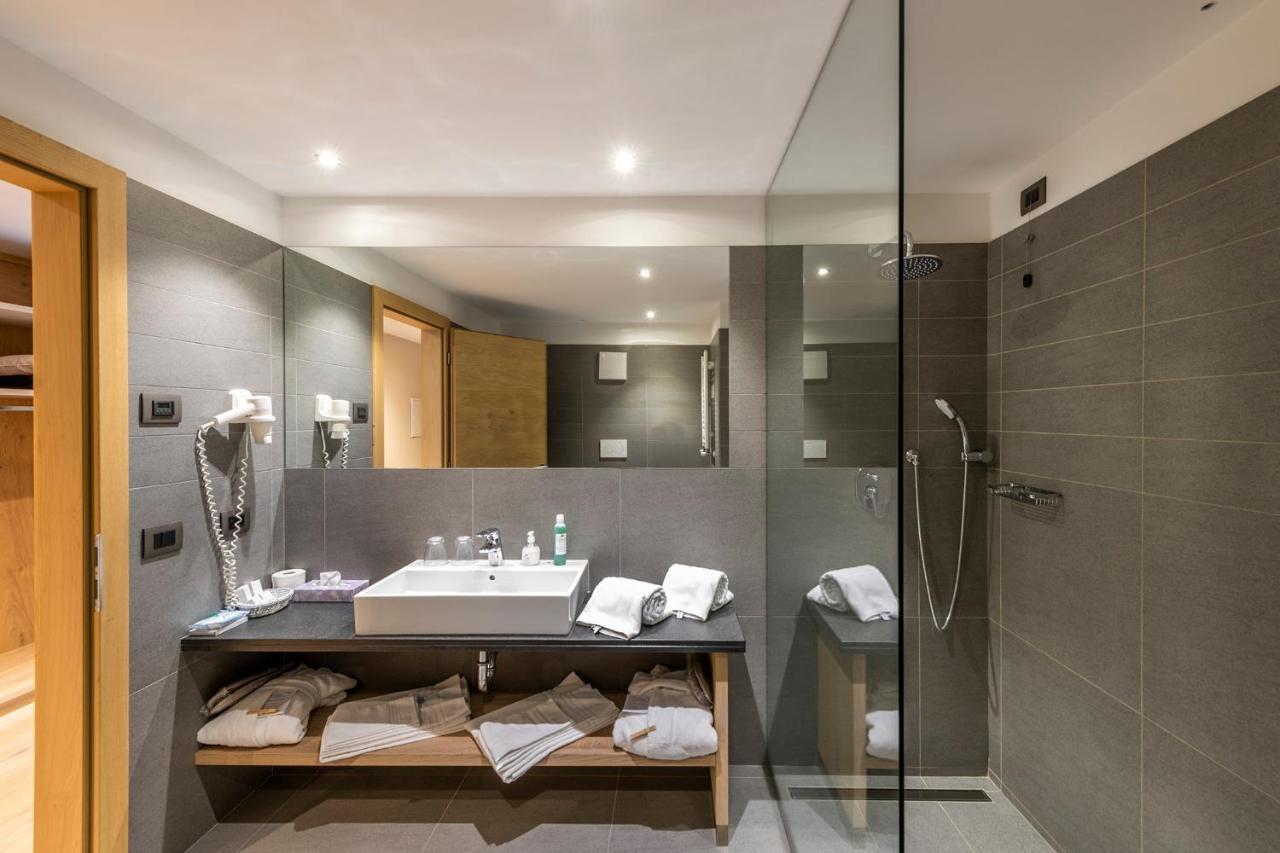 Design & Suite Hotel Ciarnadoi Vigo di Fassa Bagian luar foto