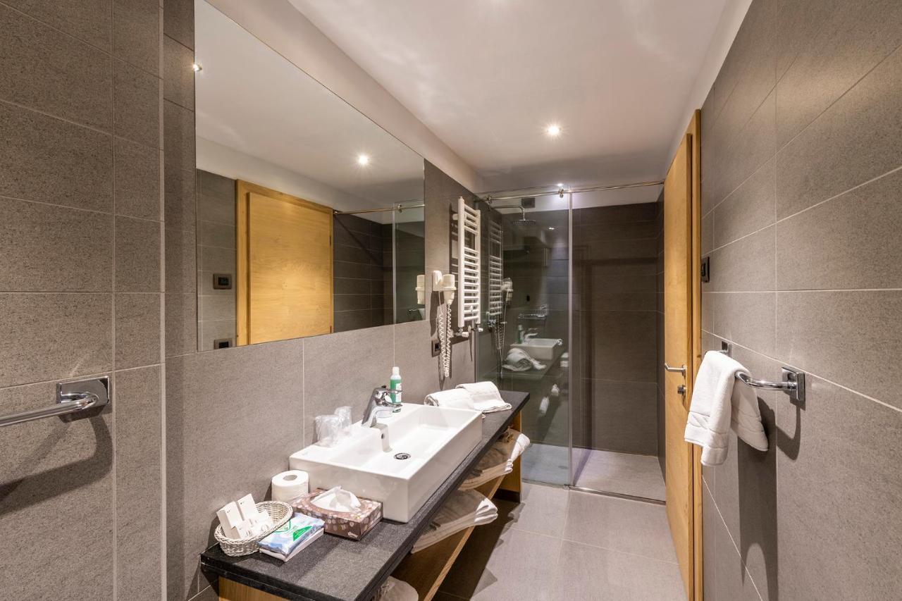 Design & Suite Hotel Ciarnadoi Vigo di Fassa Bagian luar foto