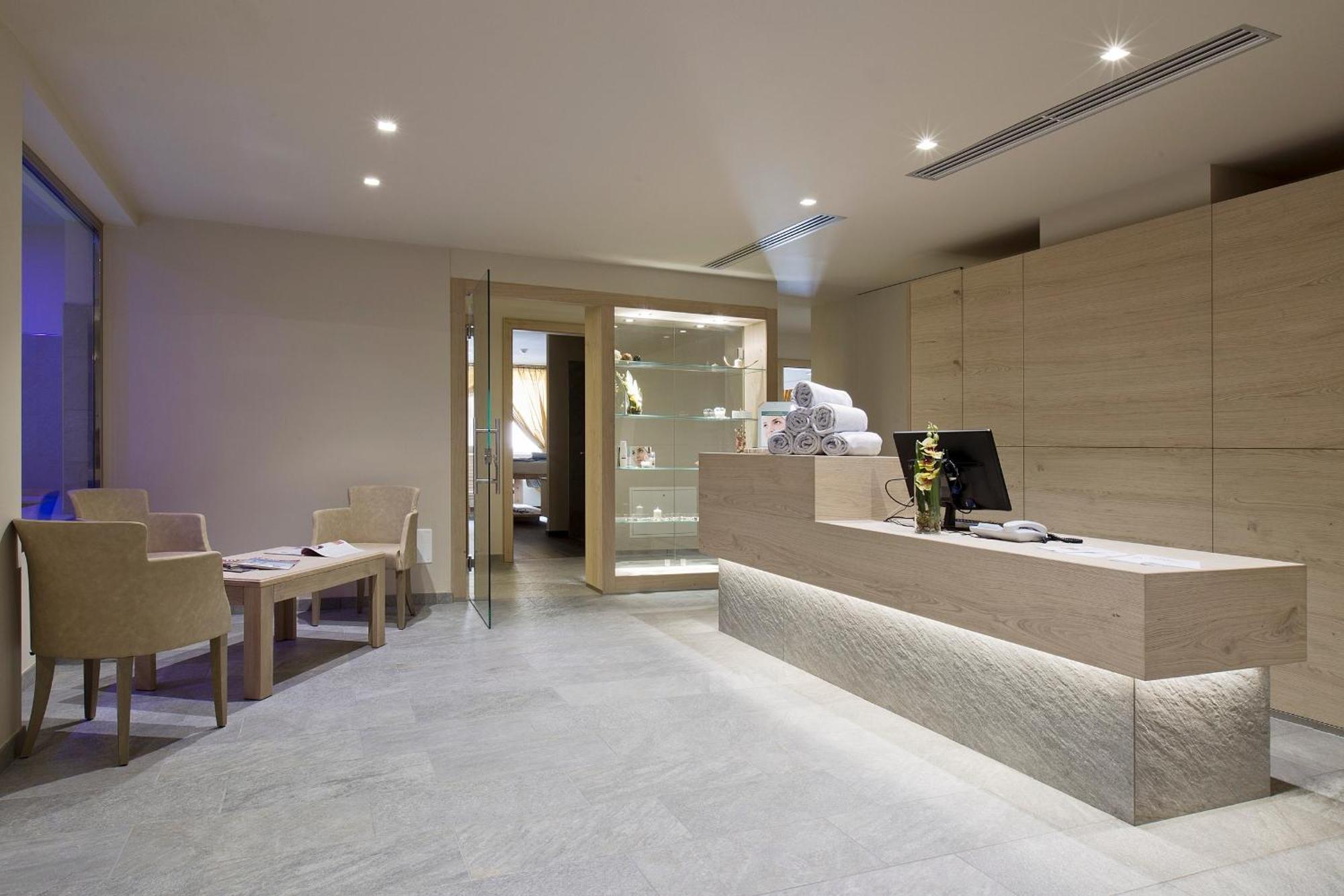 Design & Suite Hotel Ciarnadoi Vigo di Fassa Bagian luar foto