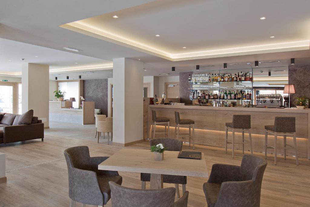 Design & Suite Hotel Ciarnadoi Vigo di Fassa Bagian luar foto